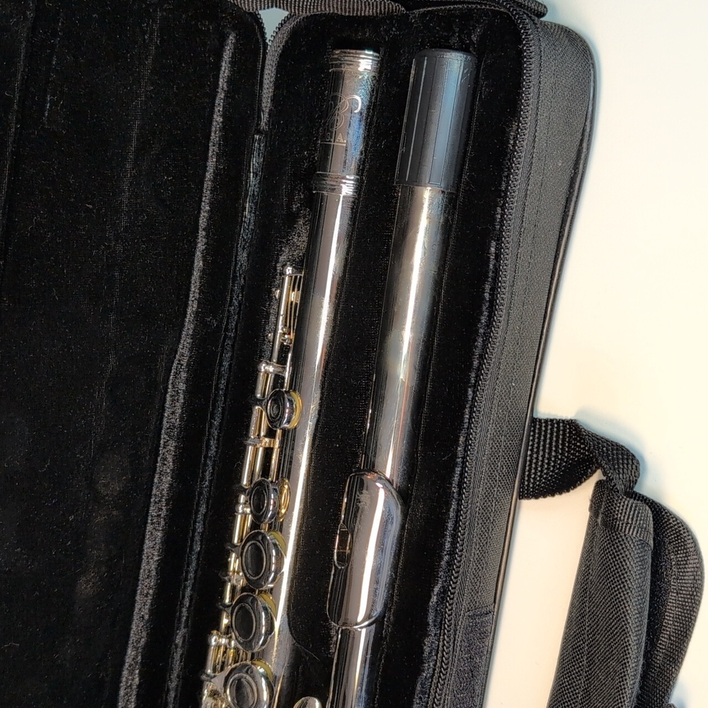 Flute with Case - Picture 3 of 9